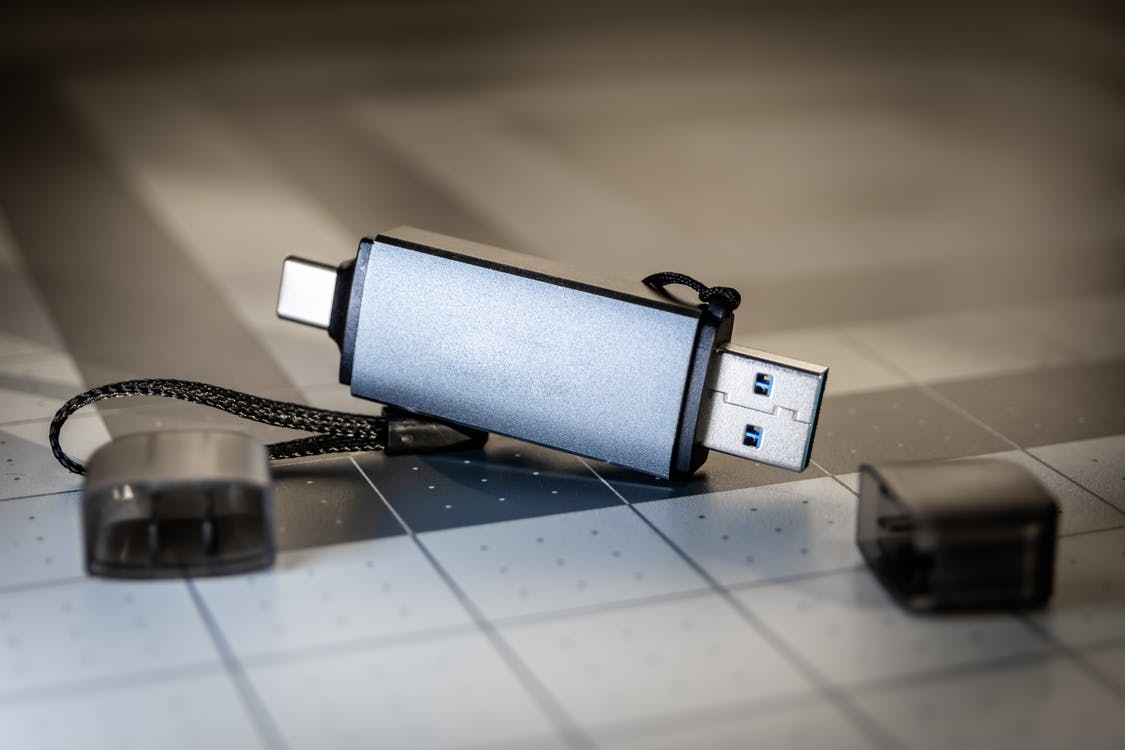 data-savers-data-recovery-usb-flash-drive-closeup